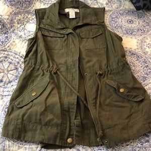 Army green cargo vest